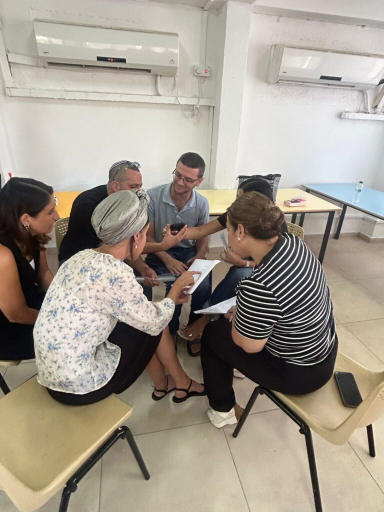 יום עיון- צוותי חשיבה מייצרים חלופות של תקווה