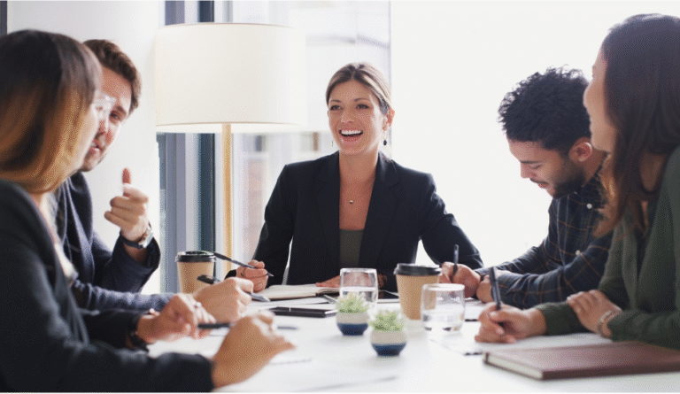 מנהלת מובילה ישיבה ברוח חיובית- חוסן ארגוני, תקשורת מקרבת וניהול לחצים בשיטת פנימ"ה