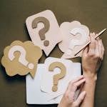 סימן שאלה- יש לך שאלות? אשמח לעזור